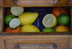 Stolek s citrony